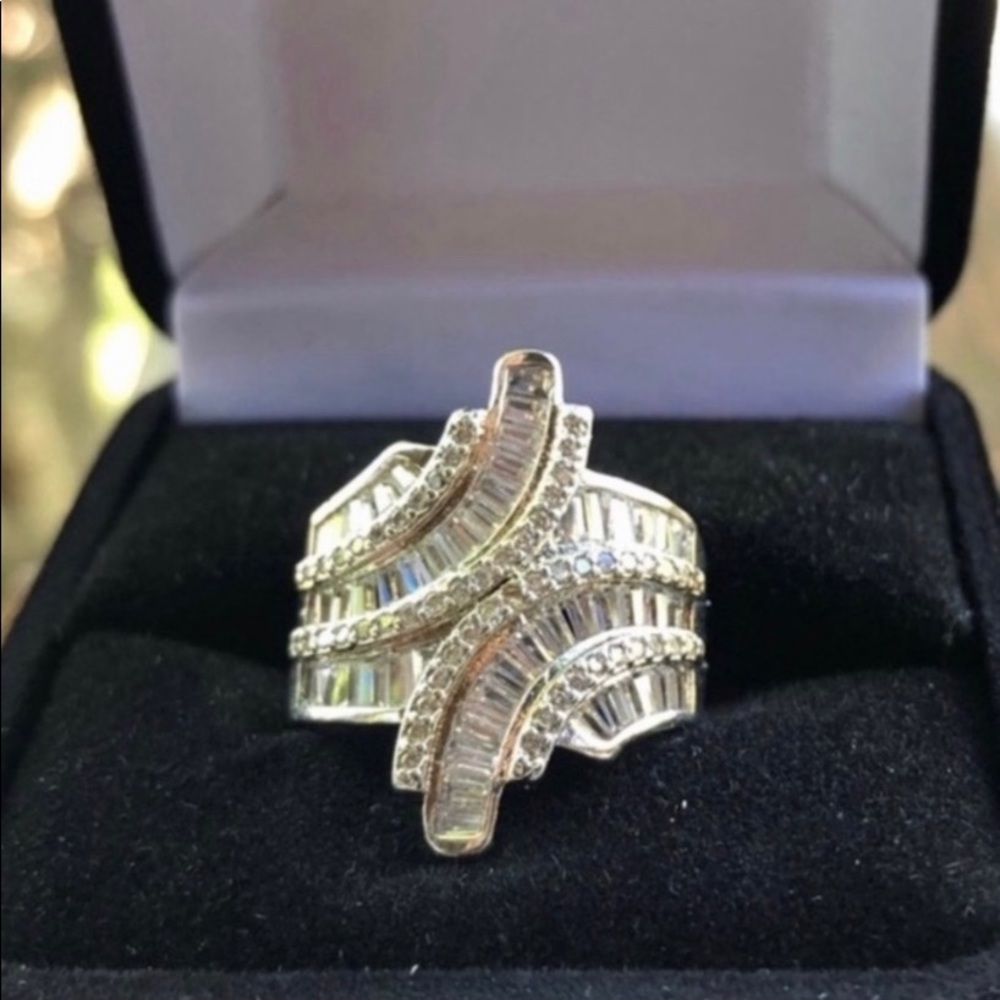 ❗️LAST CHANCE 6/30❗️BEAUTIFUL COCKTAIL RING - Picture 3 of 6